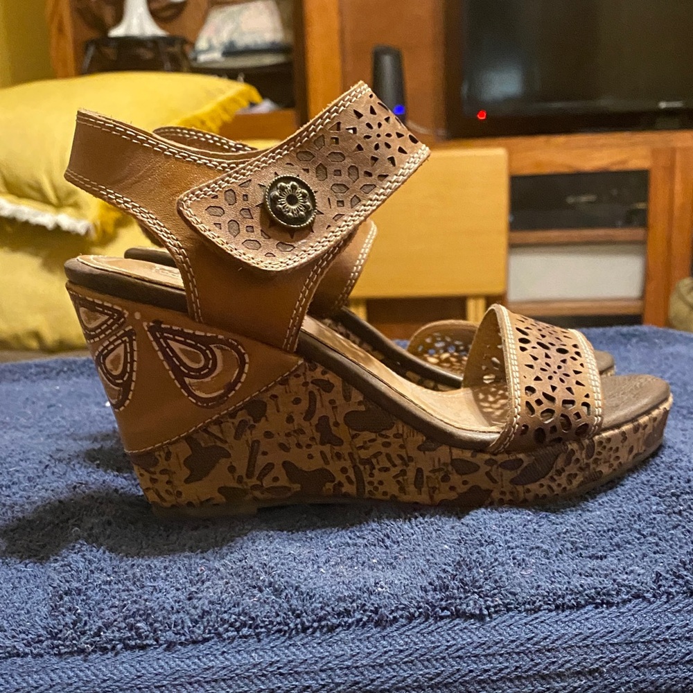 Spring Step Brown Perforated Sandals - Picture 3 of 6